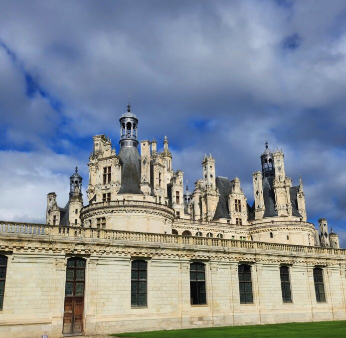 Side view of Château de Chambord reflected in the moat