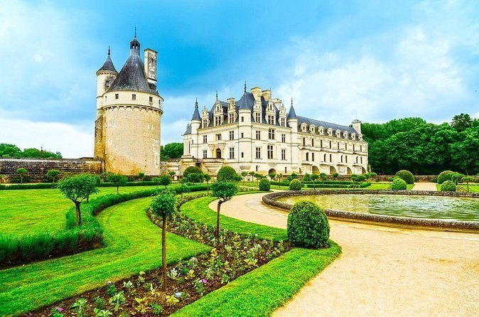 Loire Valley Wine and Castles Small-Group Day Trip from Paris