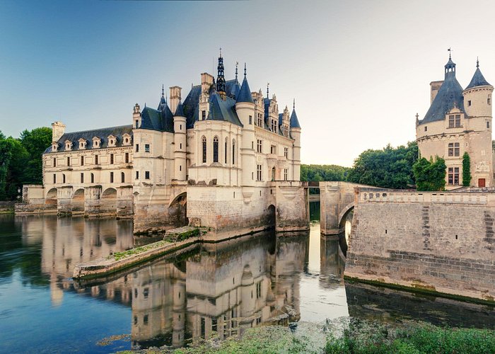 Loire Valley Day Trip from Paris: Chambord & Chenonceau in English & Spanish