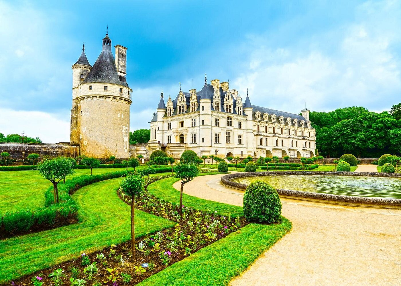 Loire Valley Small-Group Day Trip: Three Top Castles & Wine from Paris