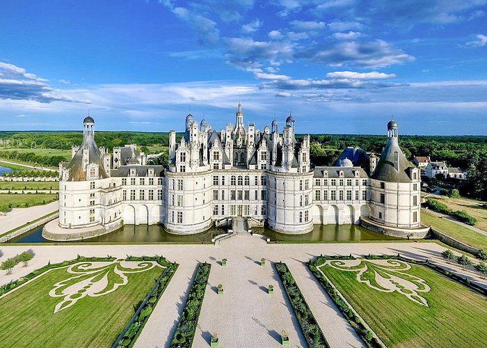Private Day Trip from Paris to the Loire Valley Châteaux