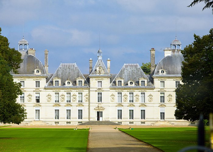Private Loire Valley Day Trip: Your Choice of Three Castles from Paris